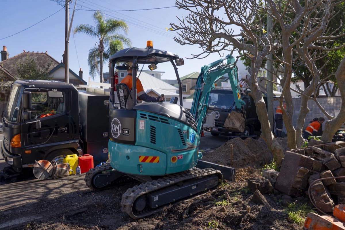 DM Electrical branded trucks and crew on a Manly job site